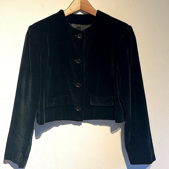 Jackets & Blazers - Vintage Black Velvet cropped jacket with round neck USM